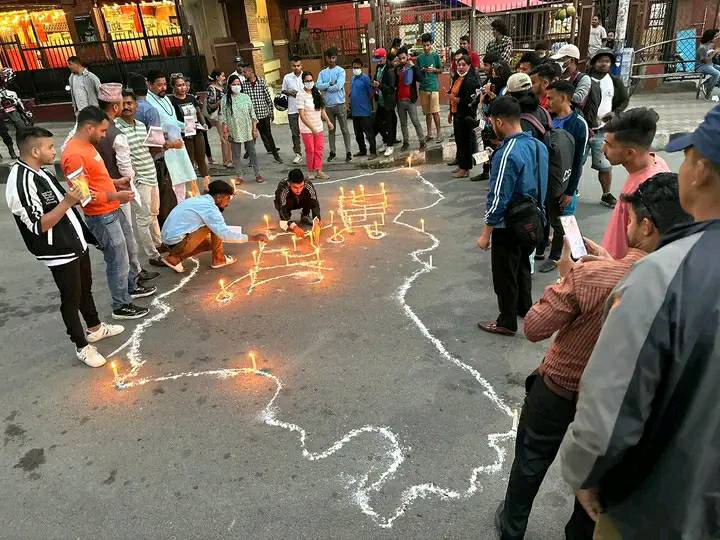 ‘ग्रेटर नेपाल’ को नक्सा संसद् भवनमा राख्न माग गर्दै प्रदर्शन